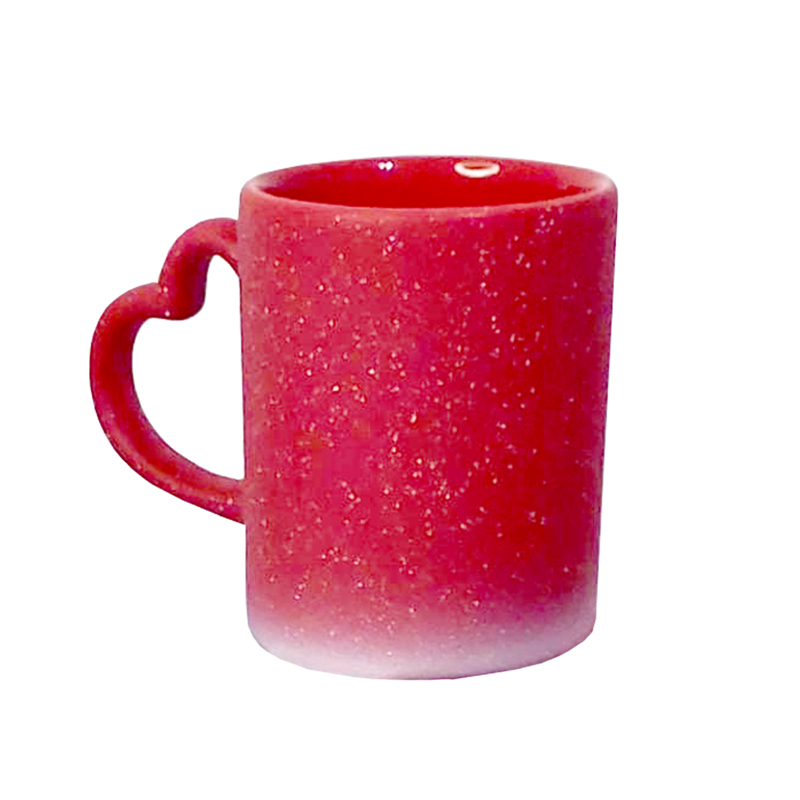 Caneca vermelha com alça de Coração